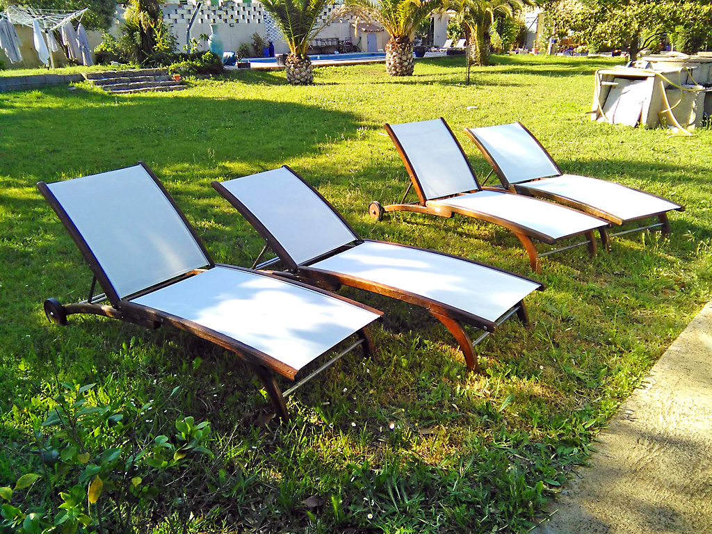 Fauteuils de Designer extérieur réfection des toiles en Batyline Iso Serge Ferrari restauration meubles jardin transats bois et inox en toile Batyline coloris neige