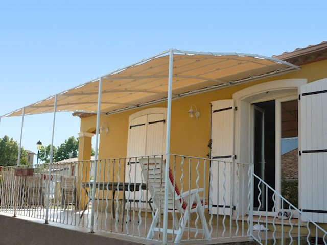 Pergola Toile adossée sur mesure PVC précontraint Ferrari 502 beige sable (2)