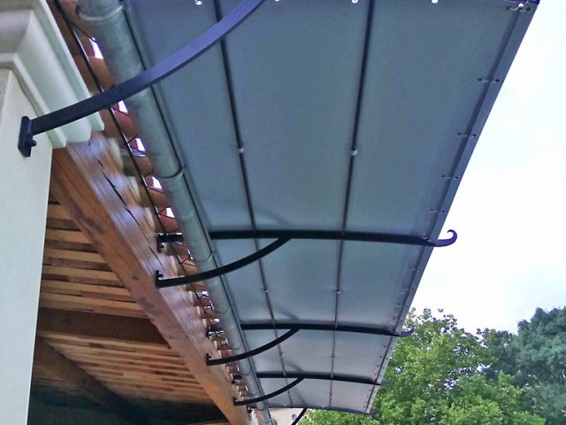 Pergola Toile autoportée sur-mesure PVC précontraint Ferrari aluminium