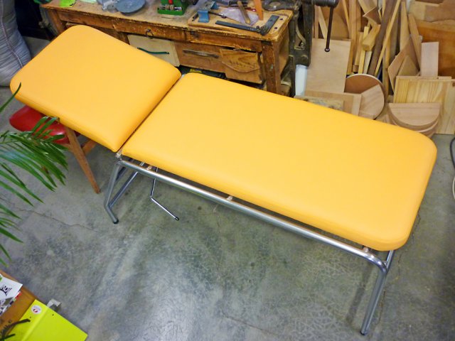 Table de massage de kinésithérapeute en Stamskin Neo (1)