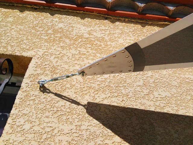 Pointe aluminium Voile d'ombrage triangulaire Serge Ferrari Soltis Perfom 92