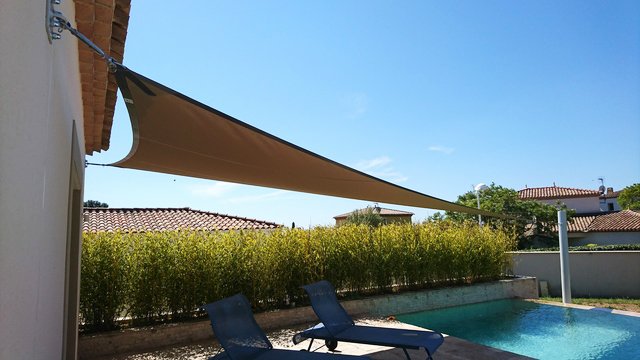 Voile d'ombrage triangulaire Serge Ferrari Soltis Perfom 92 (2)