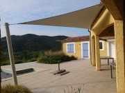 Voile d'ombrage triangulaire Serge Ferrari Soltis Perfom 92 poteau